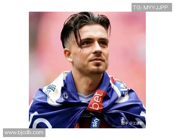 年轻足球明星的颜值魅力与球场风采的完美结合